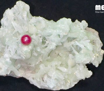 Da Ruby Star tu nhien 4,45ct 4