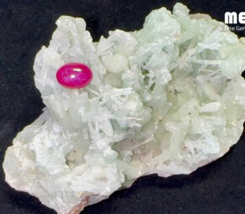 Da Ruby Star tu nhien 4,65ct 3