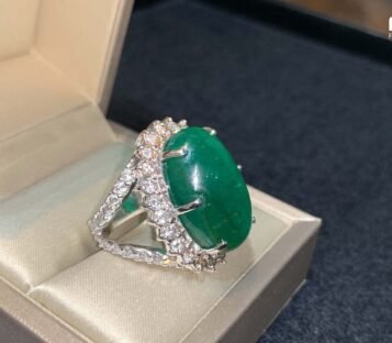 Emerald 18k Gold Ring With Diamonds 1