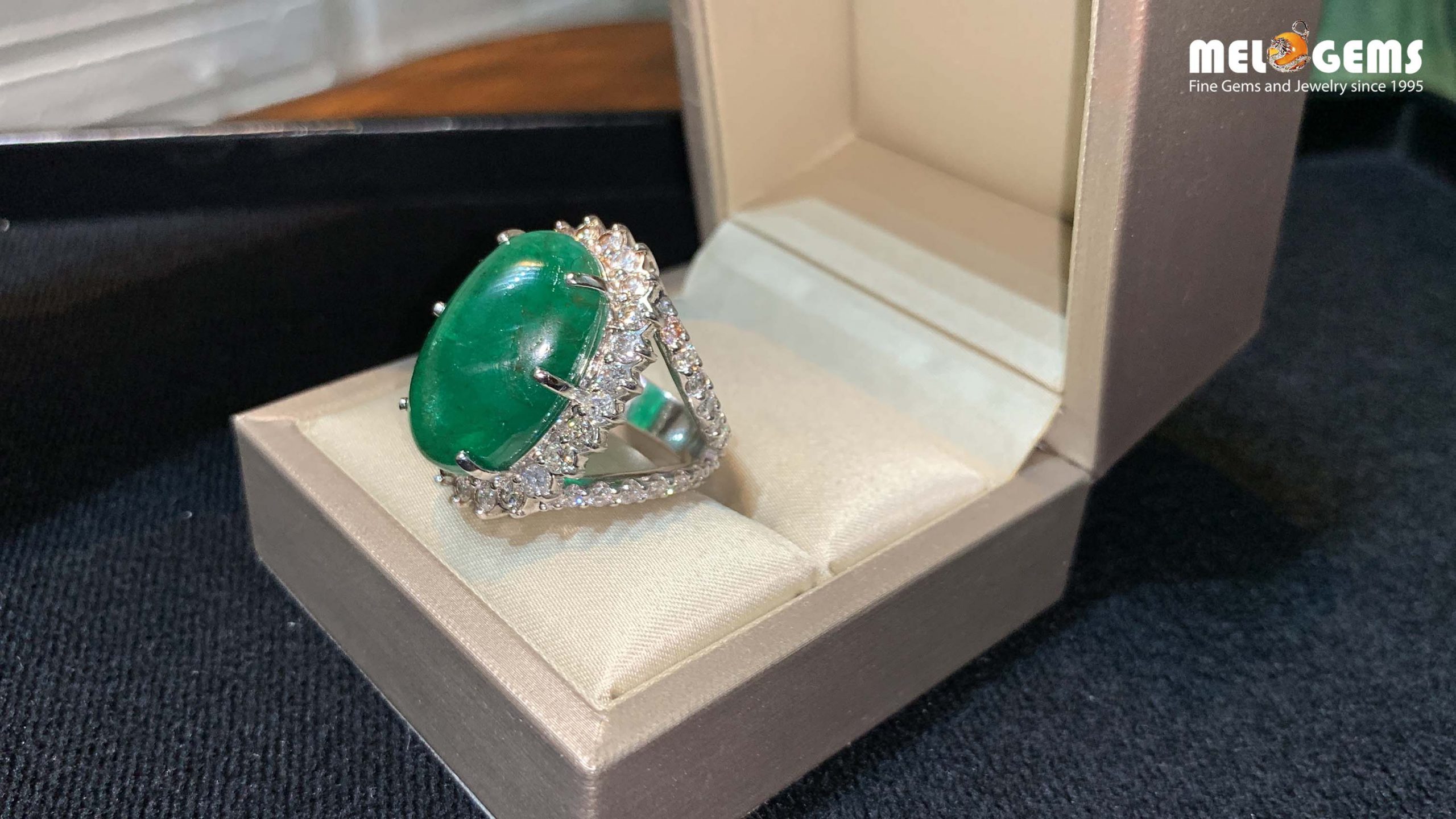 Emerald 18k Gold Ring With Diamonds 9 Emerald 18k Gold Ring With Diamonds 4