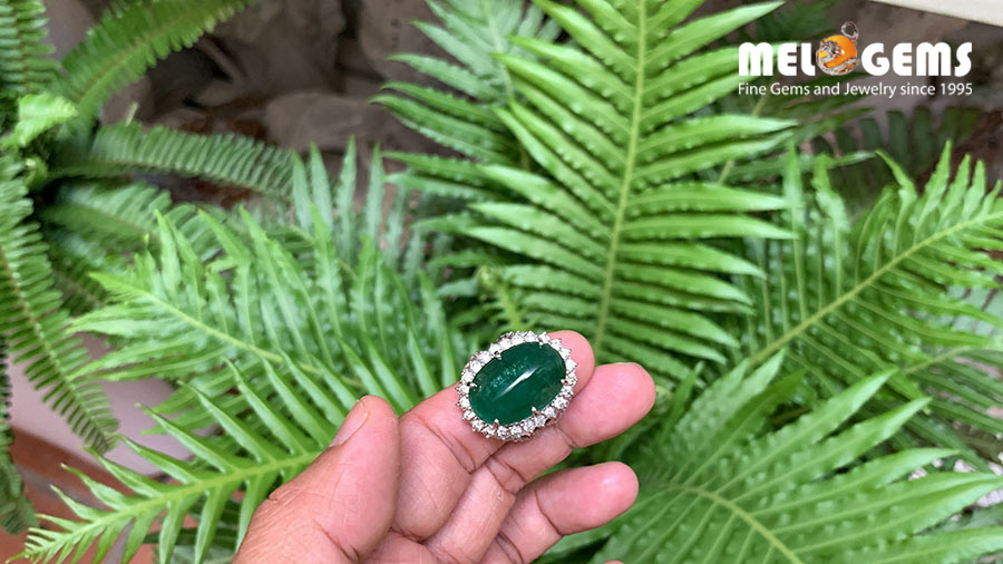 Emerald 18k Gold Ring With Diamonds 12 Emerald 18k Gold Ring With Diamonds 7