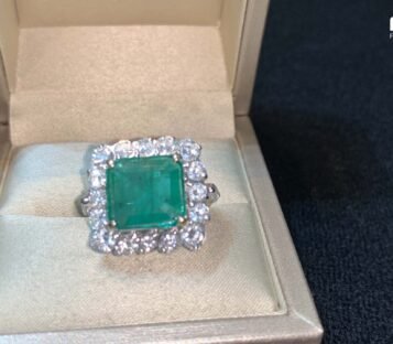 Emerald Ring With Diamonds 4
