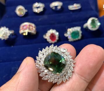 Green Sapphire Ring With Diamonds 4