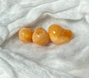8,75 carat Set of Three Natural Melo Melo Pearls