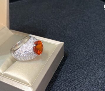 Mandarine Garnet Ring With Diamonds 1