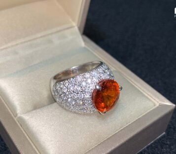 Mandarine Garnet Ring With Diamonds 2