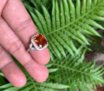 Mandarine Garnet Ring With Diamonds 3