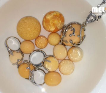 Natural Melo Pearl Necklace With Diamonds 3