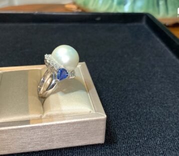 Pearl Ring With Diamonds and Sapphires 1