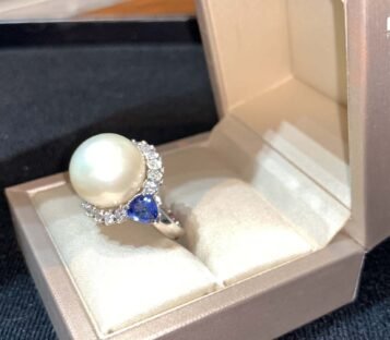 Pearl Ring With Diamonds and Sapphires 2