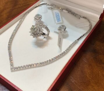 Set Of Luxury Diamond Jewelry 2
