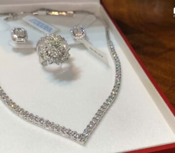 Set Of Luxury Diamond Jewelry 3