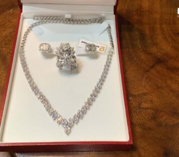 Set Of Luxury Diamond Jewelry 4