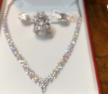 Set Of Luxury Diamond Jewelry 5