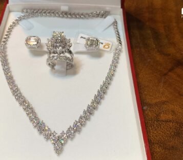Set Of Luxury Diamond Jewelry 6