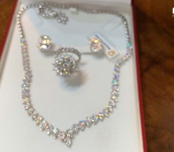 Set Of Luxury Diamond Jewelry 7