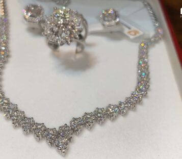 Set Of Luxury Diamond Jewelry 9