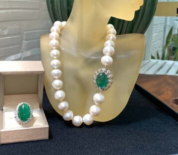 Set Of Luxury Pearl With Emerald Jewelry 6