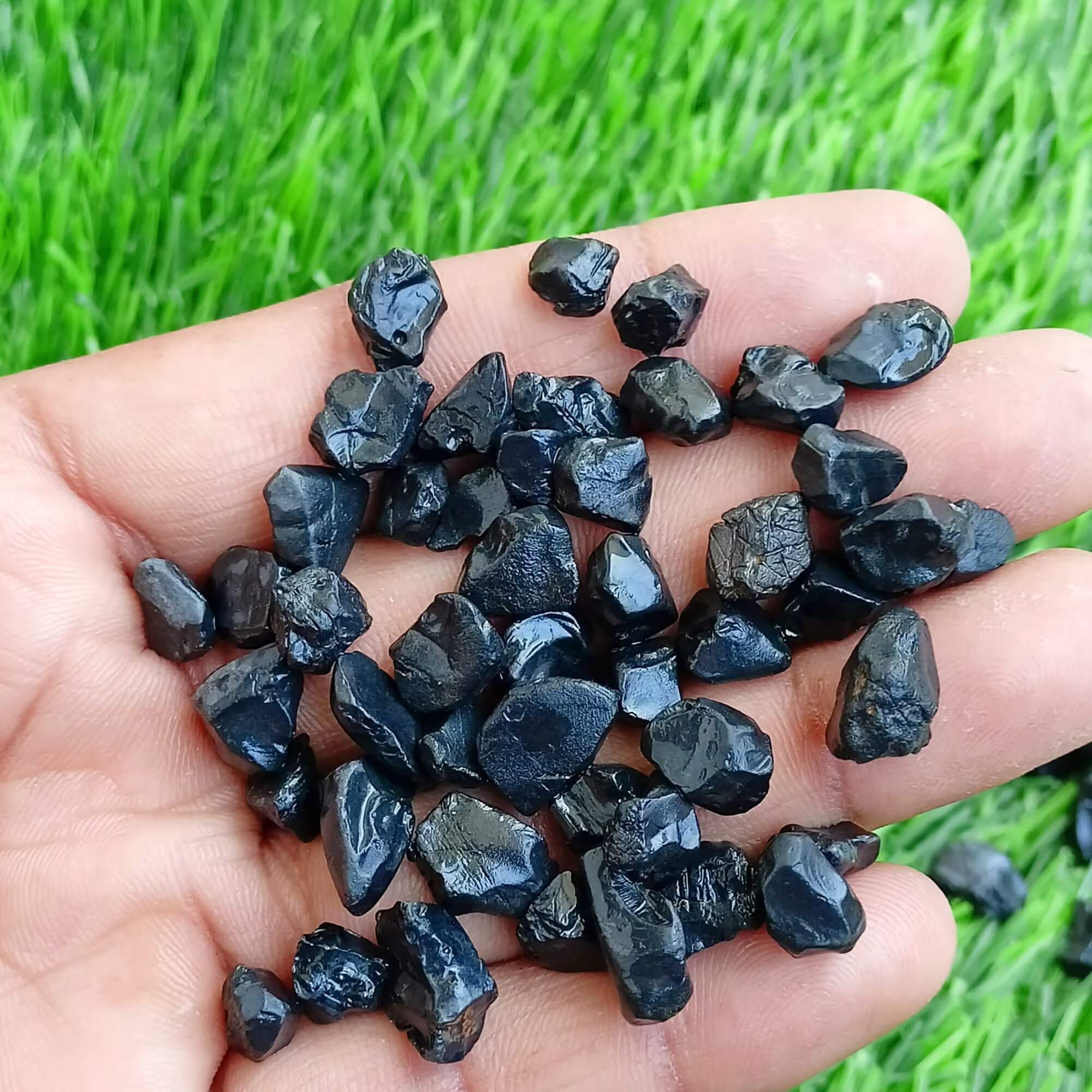 Thai Black Spinel: The Meaning Behind the Gemstone 6 Famous Thai Black Spinel Pieces