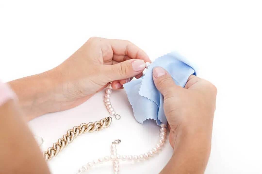 How to Clean Your Pearl Necklace at Home 45 How to Clean Your Pearl Necklace at Home