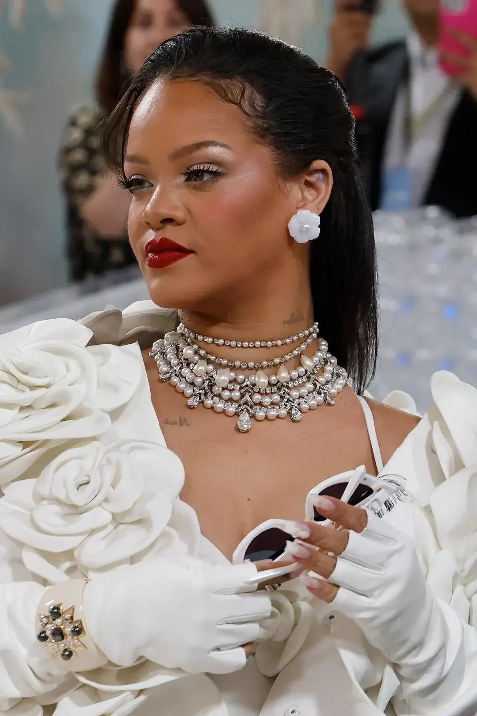 What Does It Mean When Someone Gives You Pearls? 8 Modern Interpretations of Pearls