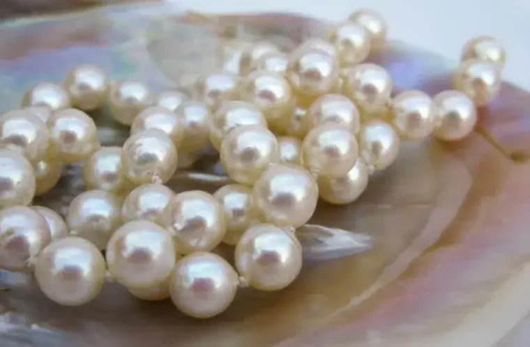 How Much is a Pearl Necklace Worth? 4 Origin of pearls (natural vs cultured)
