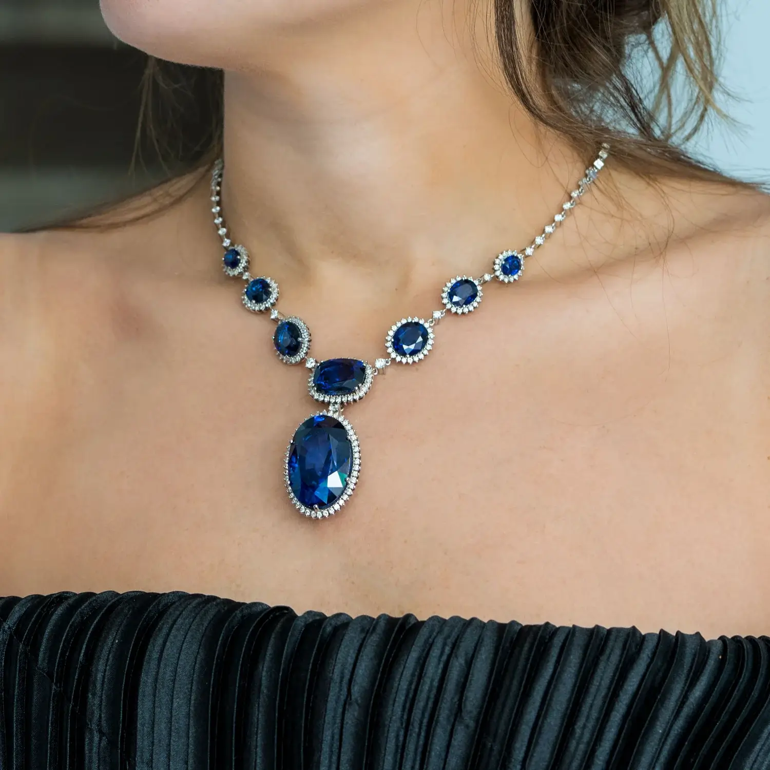 How to Choose the Perfect Sapphire and Diamond Pendant 4 Steps to choose the perfect sapphire and diamond pendant