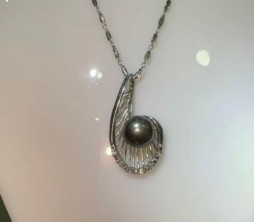 Feng Shui Necklace VC11