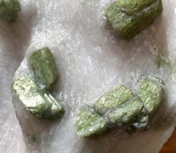 Gemstone Crystal Luc Yen CDQ03 3