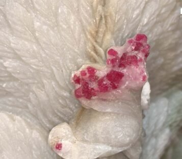 Gemstone Crystal Peacock Luc Yen CDQ06 4 Gemstone Crystal Peacock Luc Yen CDQ06 3