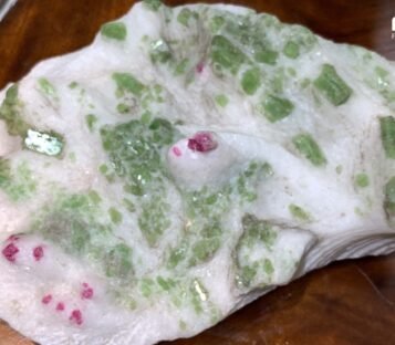 Gemstone Crystal Ruby Emerald Luc Yen CDQ02 2