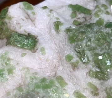 Gemstone Crystal Ruby Emerald Luc Yen CDQ02 3