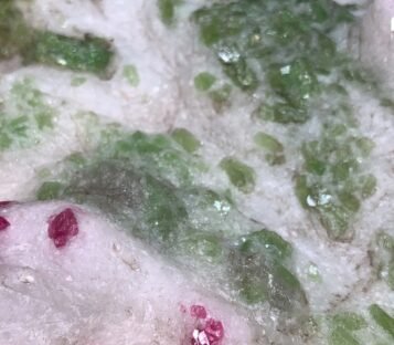 Gemstone Crystal Ruby Emerald Luc Yen CDQ02 4