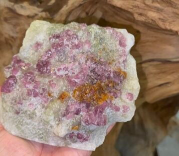 Gemstone Crystals Luc Yen CDQ105