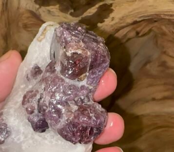 Gemstone Crystals Luc Yen CDQ109 1