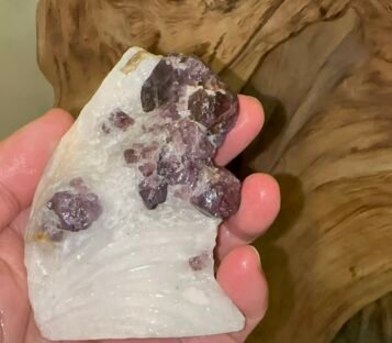 Gemstone Crystals Luc Yen CDQ109 2