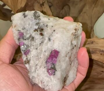 Gemstone Crystals Luc Yen CDQ111