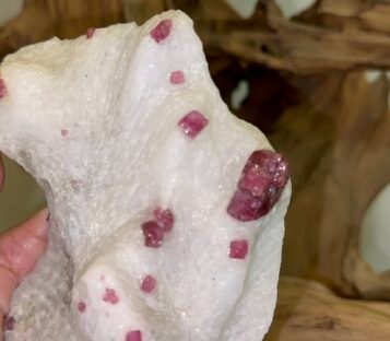 Gemstone Crystals Luc Yen CDQ117