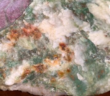 Gemstone Crystals Luc Yen CDQ39 2