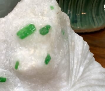 Gemstone Crystals Luc Yen CDQ64 2