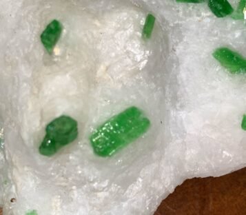 Gemstone Crystals Luc Yen CDQ64 4