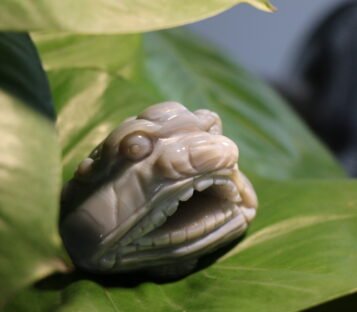 Natural Agate Feng Shui Good Luck Wealthy Frog With Crystal Cave  CPT0006