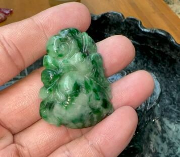 Natural Jade Fengshui Fairy Peach TPT41
