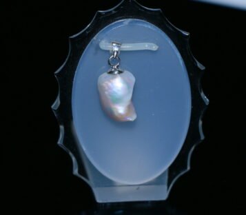 Natural Pearl With Silver Pendant MD004