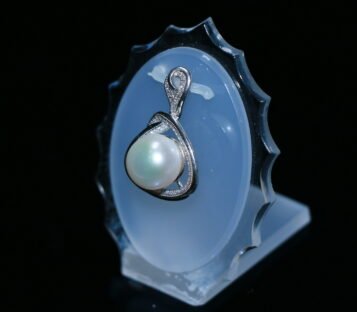 Natural Pearl With Silver Pendant MD007