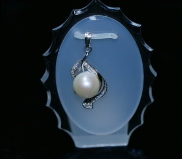 Natural Pearl With Silver Pendant MD010