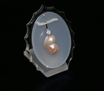 Natural Pearl With Silver Pendant MD017
