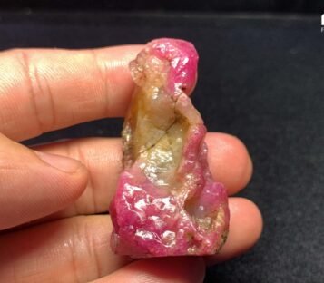 Natural Raw Ruby Crystal Ruby Luc Yen RT004 2