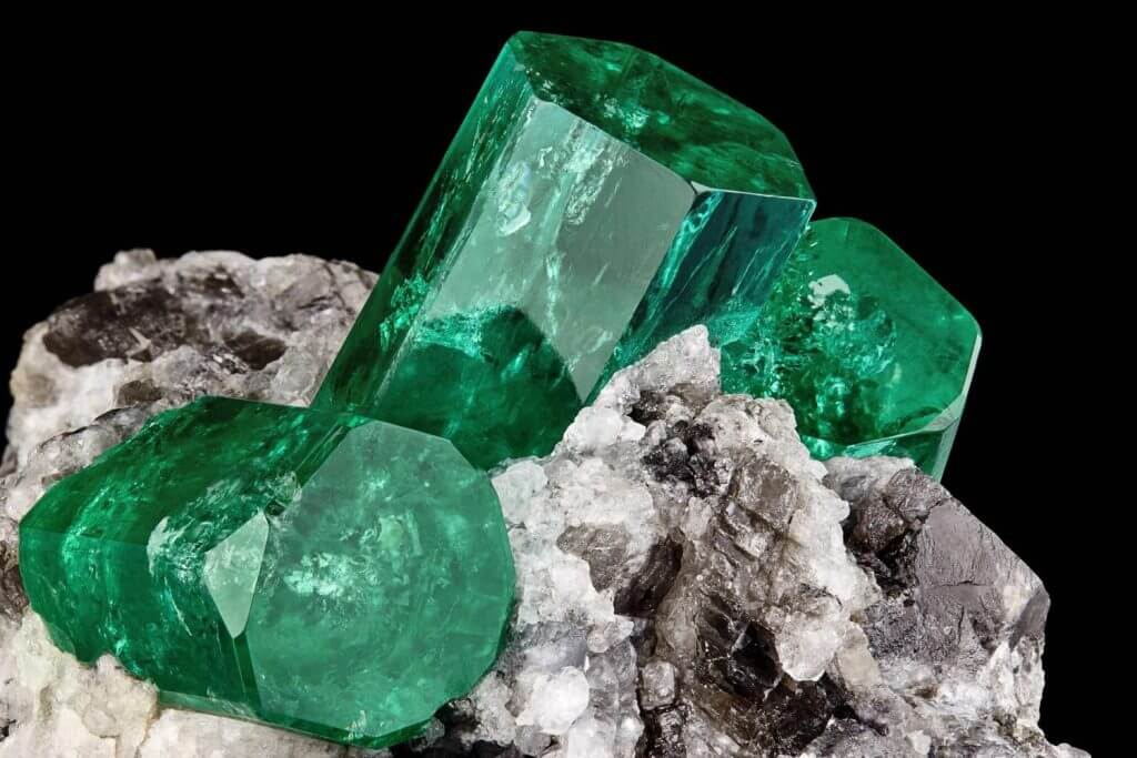 Cultural Significance of Emeralds in Singapore