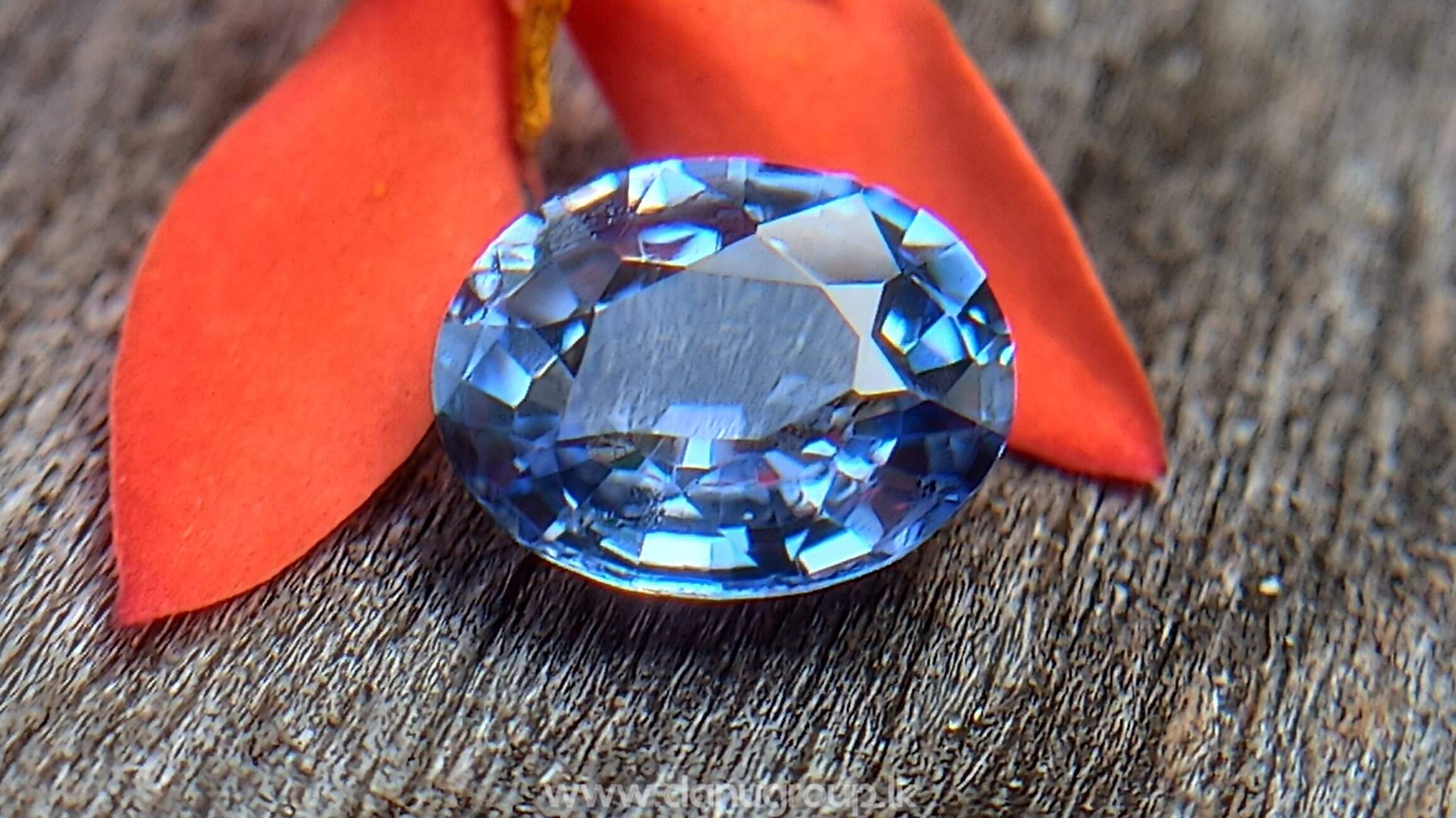 Beautiful Ceylon Sapphire Engagement Rings 11 Famous Ceylon Sapphire Engagement Rings in History